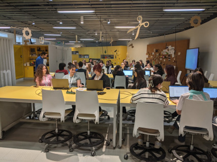 eszement lányok kisgaléria