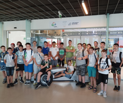 Kirándul az osztály