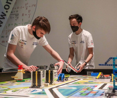 KETTŐS GYŐRI SIKER SZÜLETETT A NEMAK-MOBILIS ROBOTVERSENYEN