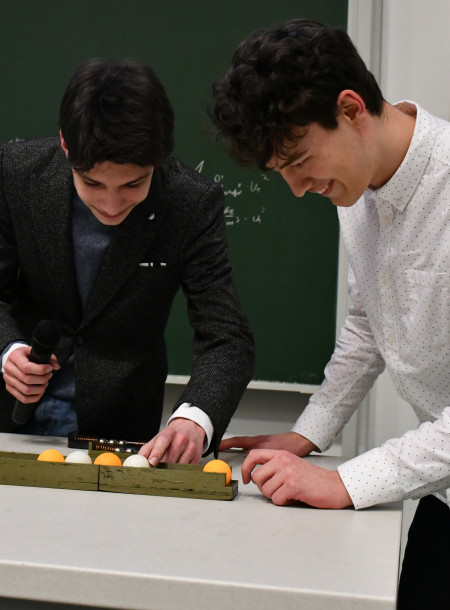 „Játsszunk fizikát!” – szegedi versenyen járt a SZE-Mobilis Diákakadémia csapata 