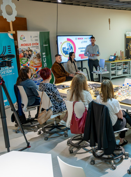 Nem tankönyvből tanulnak: robotokkal és a MI-vel készülnek a diákok a jövő kihívásaira