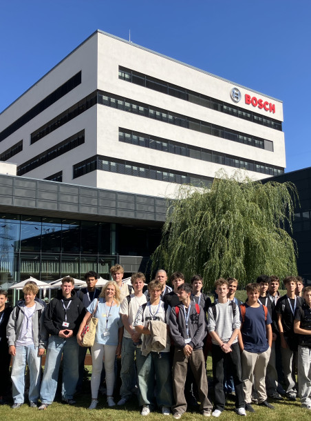 Az iskolapadból a csúcstechnológiába: tanulmányút a Bosch Budapest Innovációs Kampuszon és Mobilis Élménynap