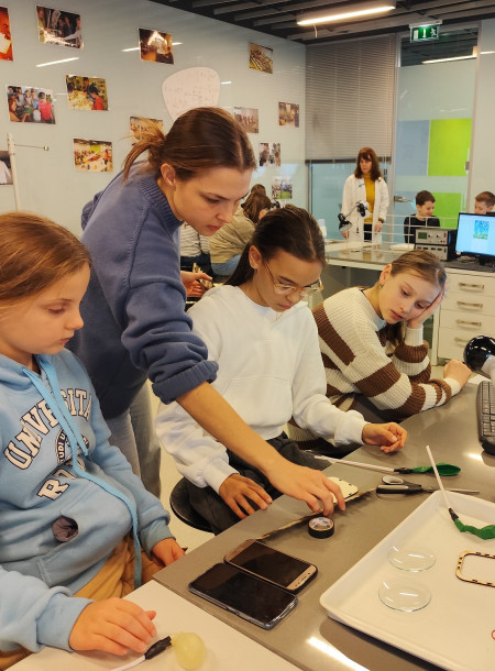 Két intézmény – egy közös jövőkép: folytatódik a Mobilis és a Gyakorló Iskola innovációs együttműködése