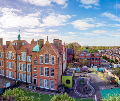 ÚTON EGY NYITOTTABB OKTATÁS FELÉ – HOGYAN SEGÍT EBBEN A MAKE IT OPEN C. PROJEKT?