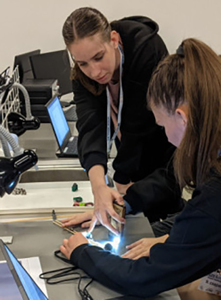 A jövő mérnöknői, eSZEment lányok vetélkedője